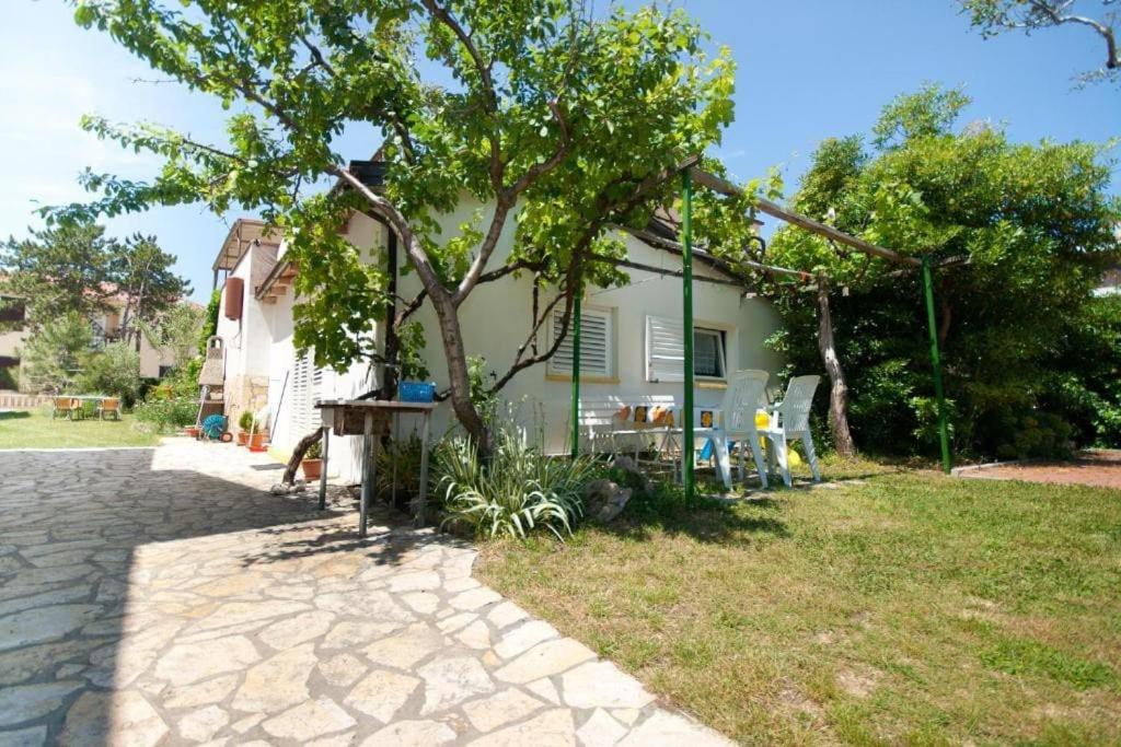 Sunny Grandma'S Garden Apartment 巴斯卡 外观 照片